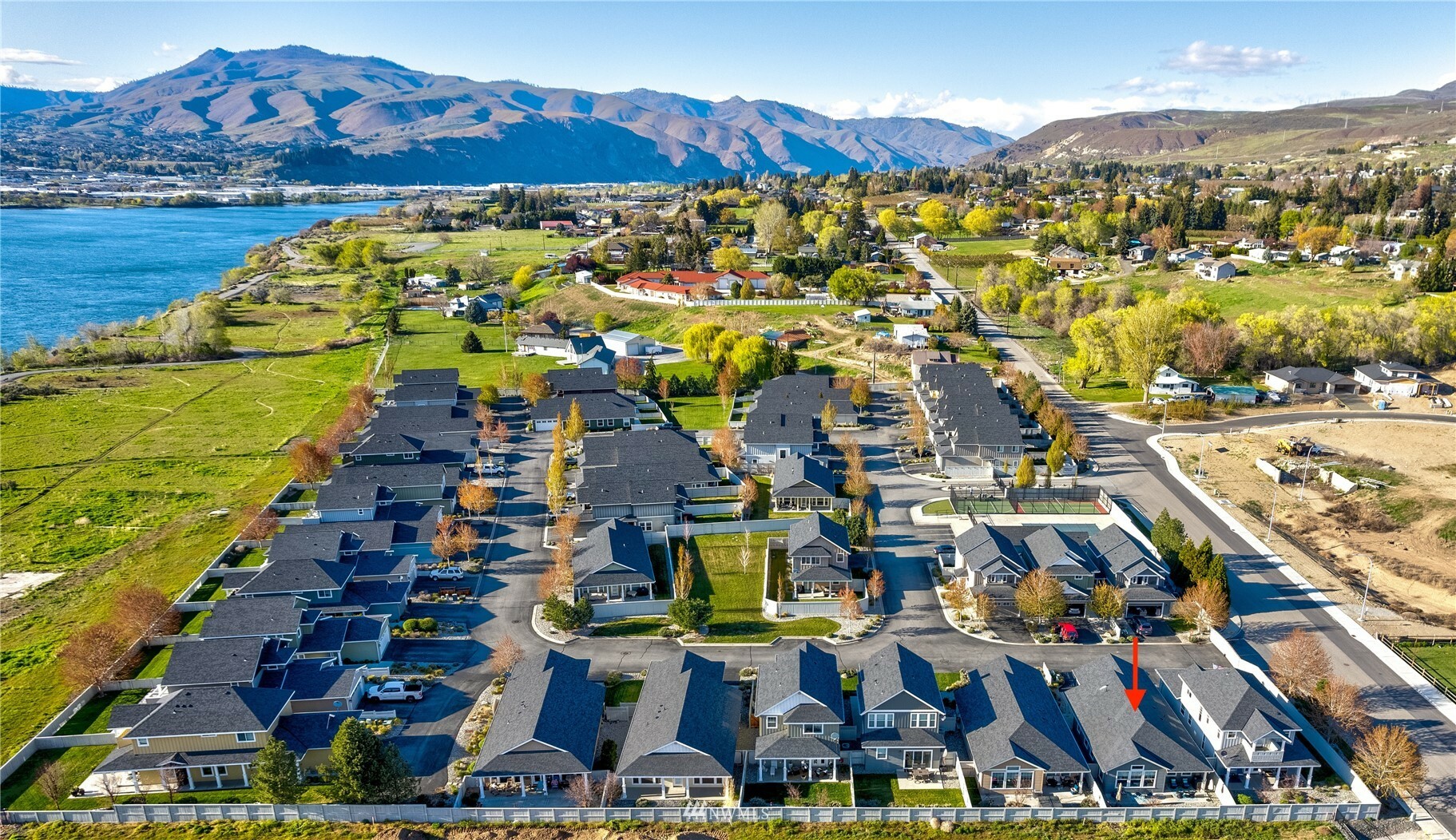 Property Photo: 2452 Columbia Avenue NW 2 WA 98802
