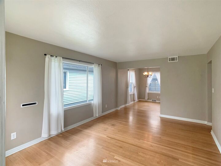 Property Photo: 946 21st Avenue WA 98632