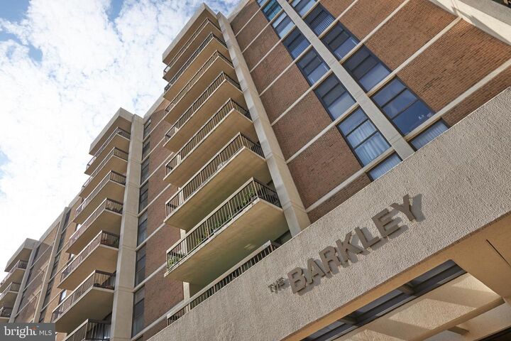 1016 S Wayne Street 307  Arlington VA 22204 photo