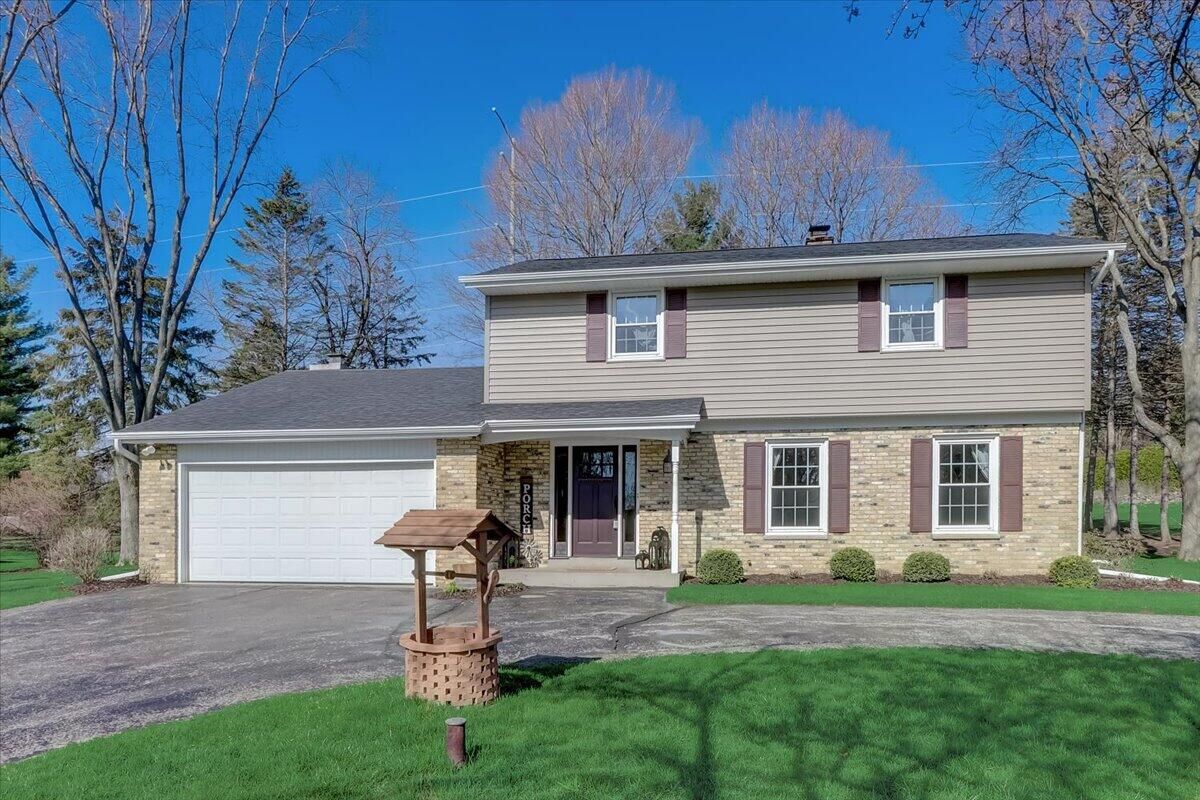Property Photo: 433 Douglas Ln WI 53012