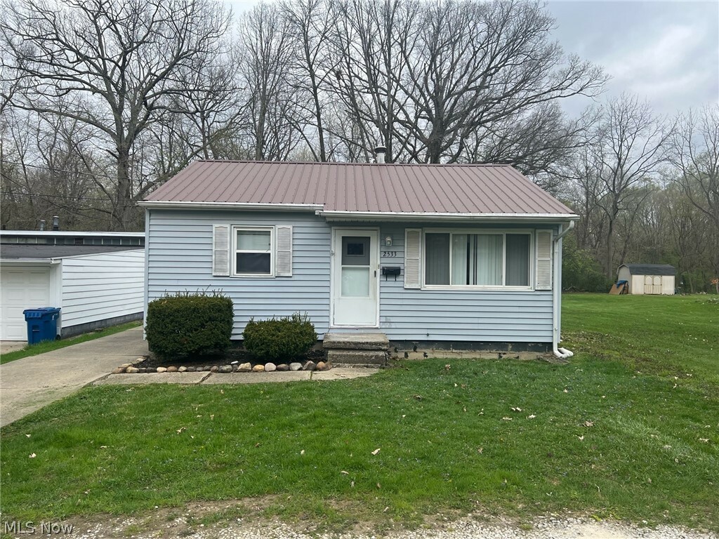 Property Photo:  2533 45th Street NW  OH 44709 