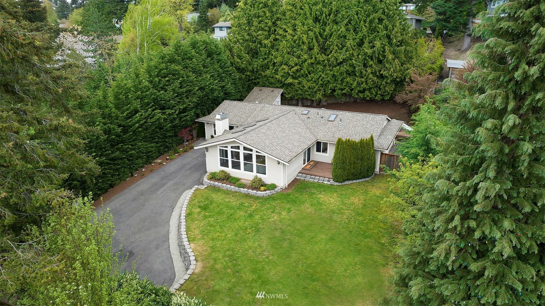 Property Photo:  4344 Island Crest Way  WA 98040 