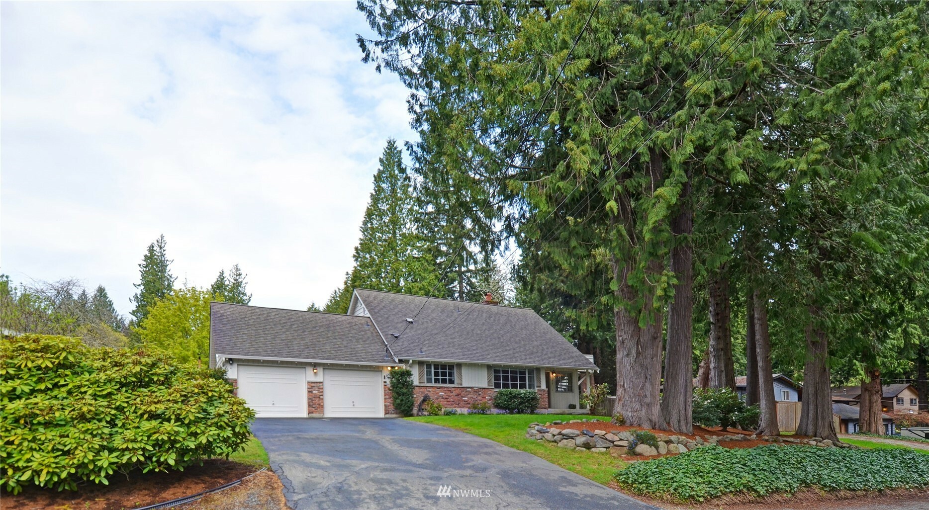 Property Photo: 425 Mount Kenya Drive SW WA 98027