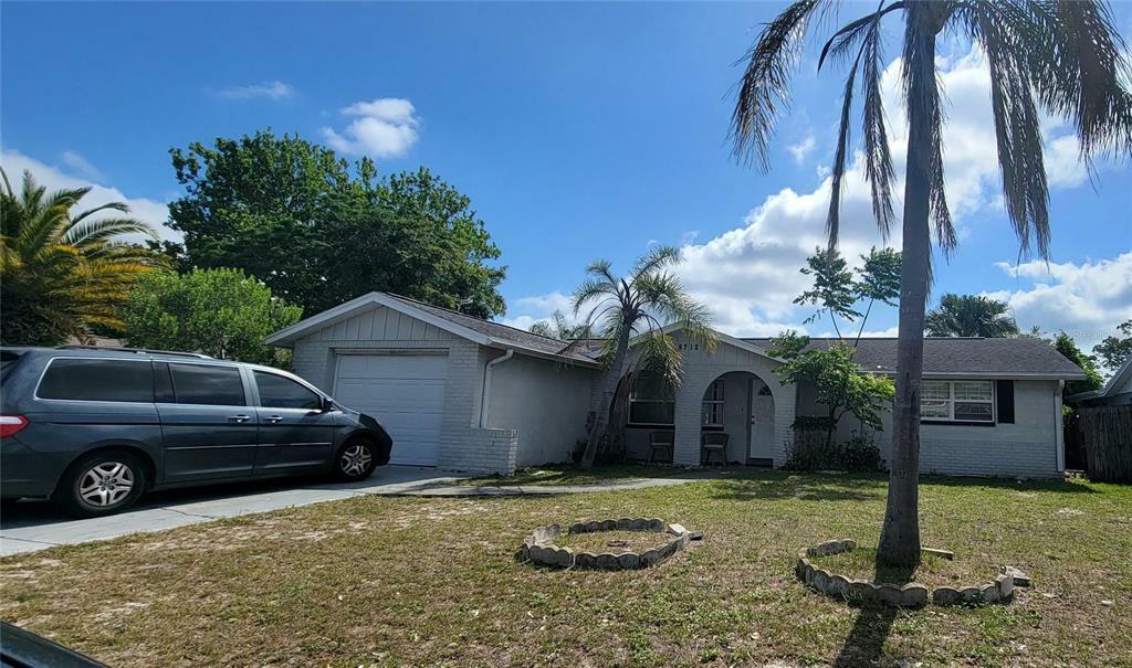 Property Photo:  8712 Roble Way  FL 34668 