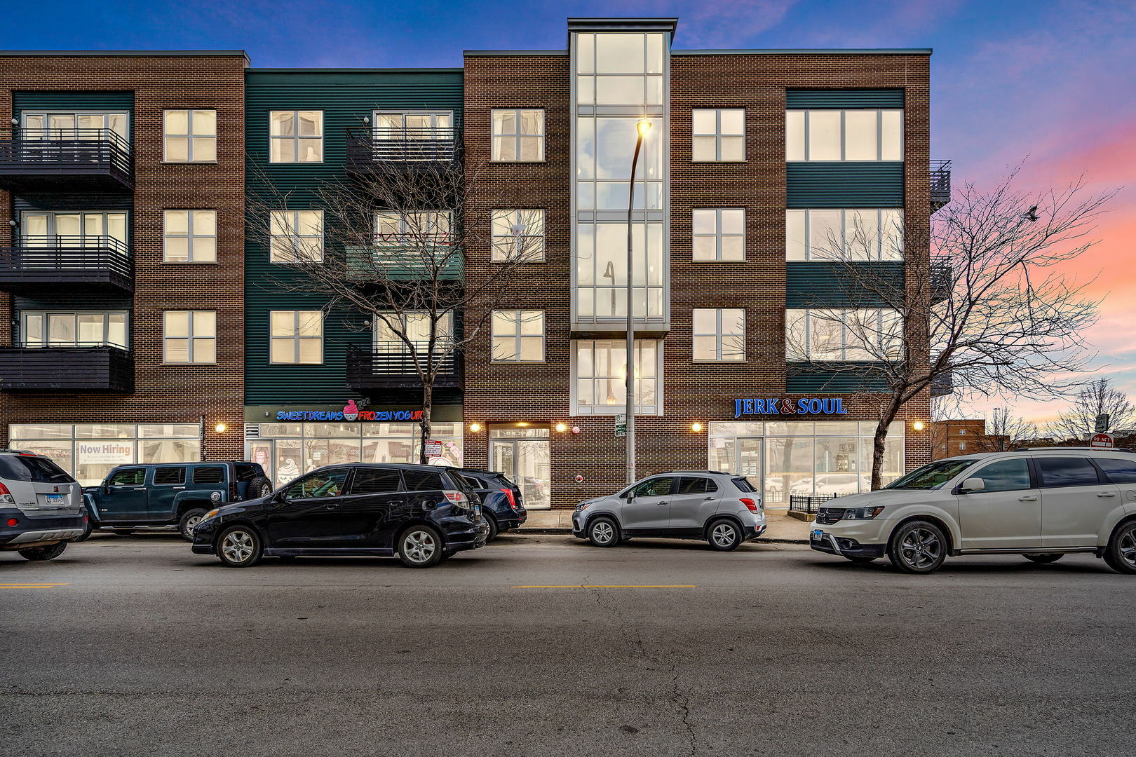 Property Photo: 17 W 35th Street 201 IL 60616