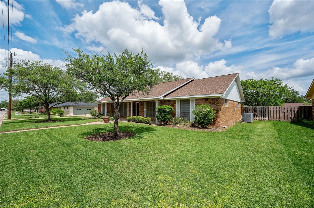 Property Photo: 284 Woodland Avenue TX 78942