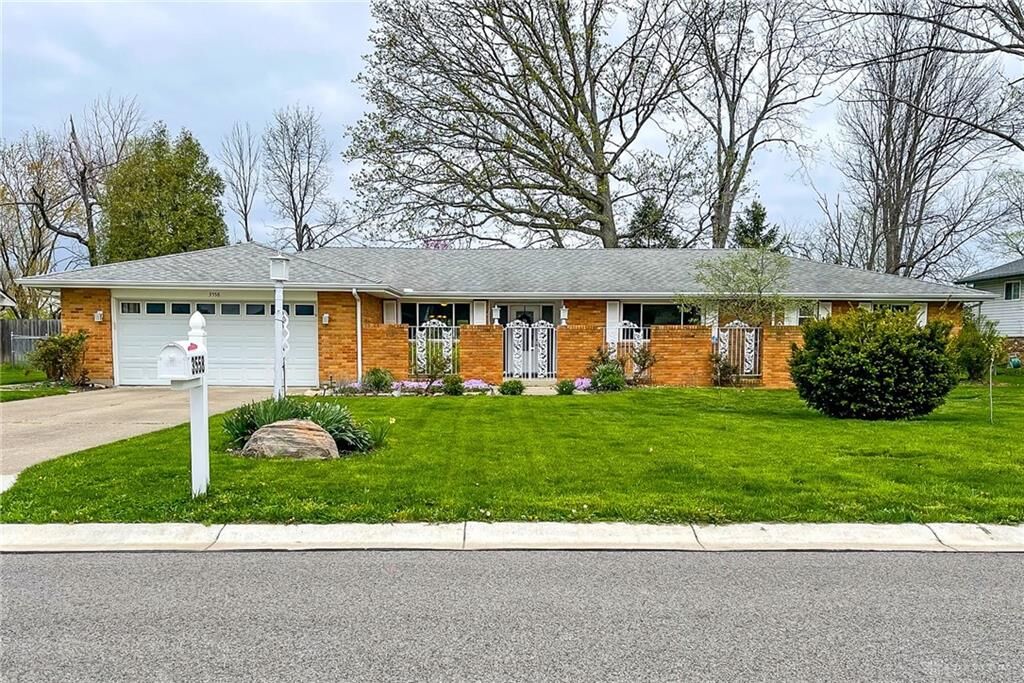 Property Photo: 3558 Old Oaks Drive OH 45431