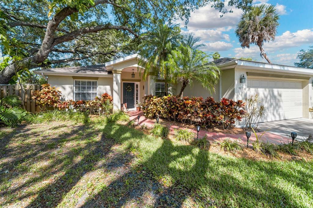 Property Photo:  4827 Barcelona Avenue  FL 34235 