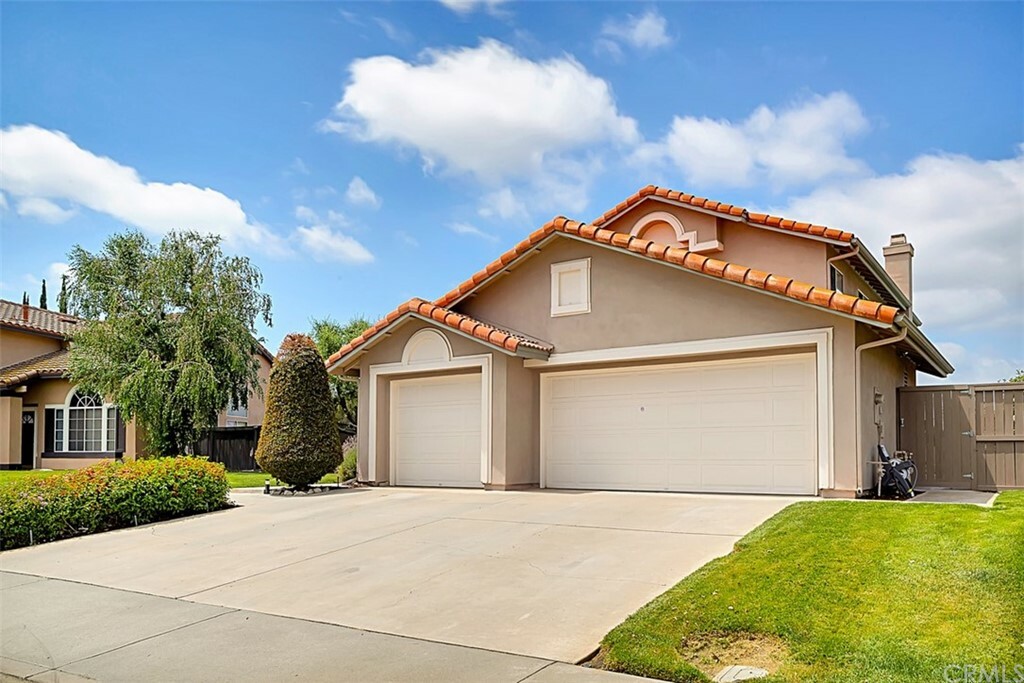 Property Photo:  25455 Blackthorne Drive  CA 92563 