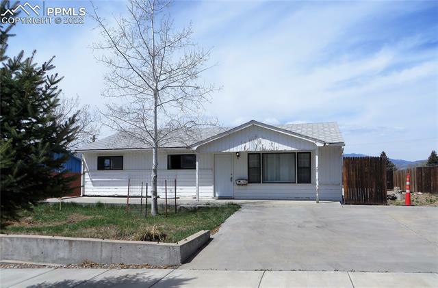 Property Photo:  1614 Yuma Street  CO 80909 