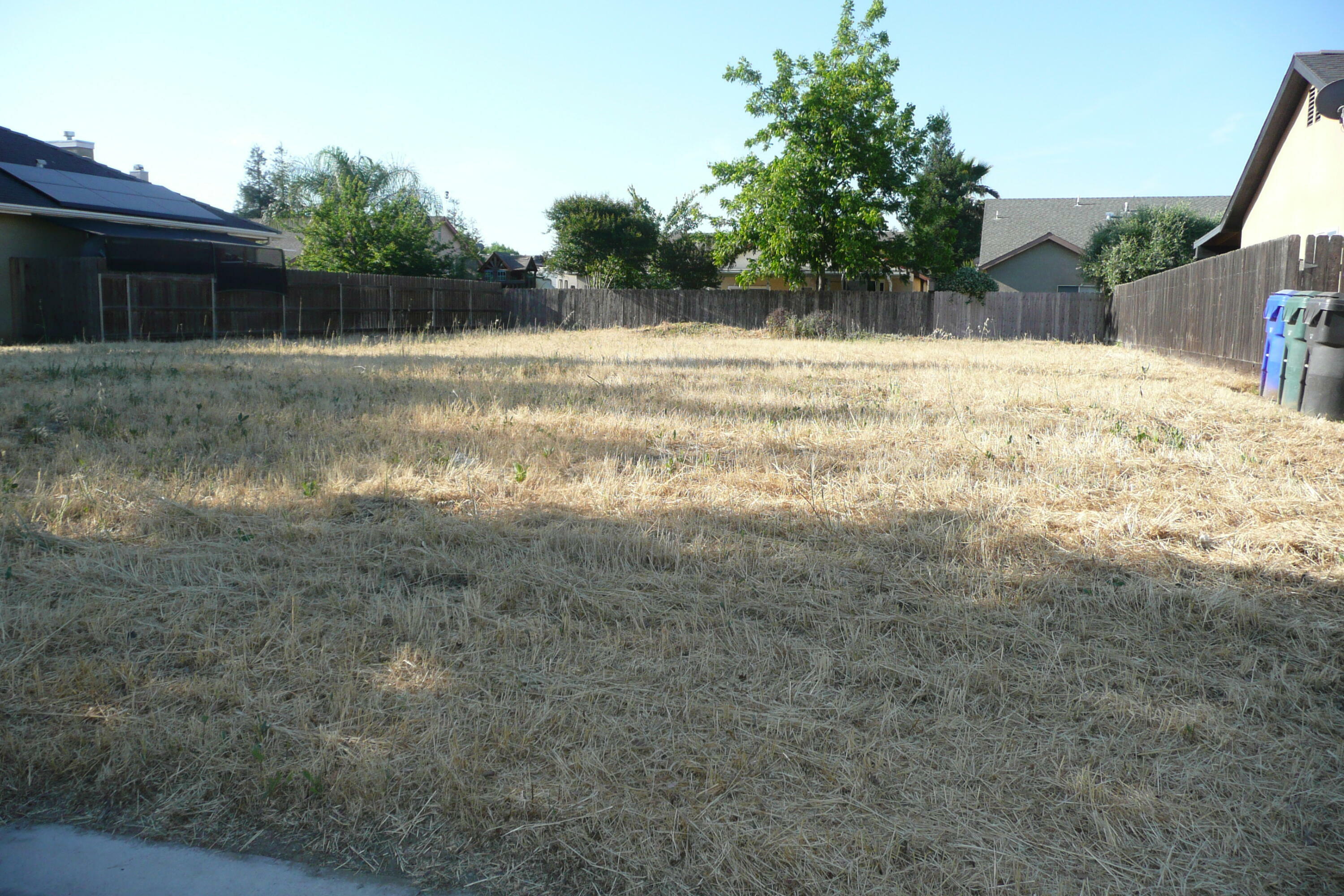 Property Photo:  1370 Meadow Court  CA 93221 