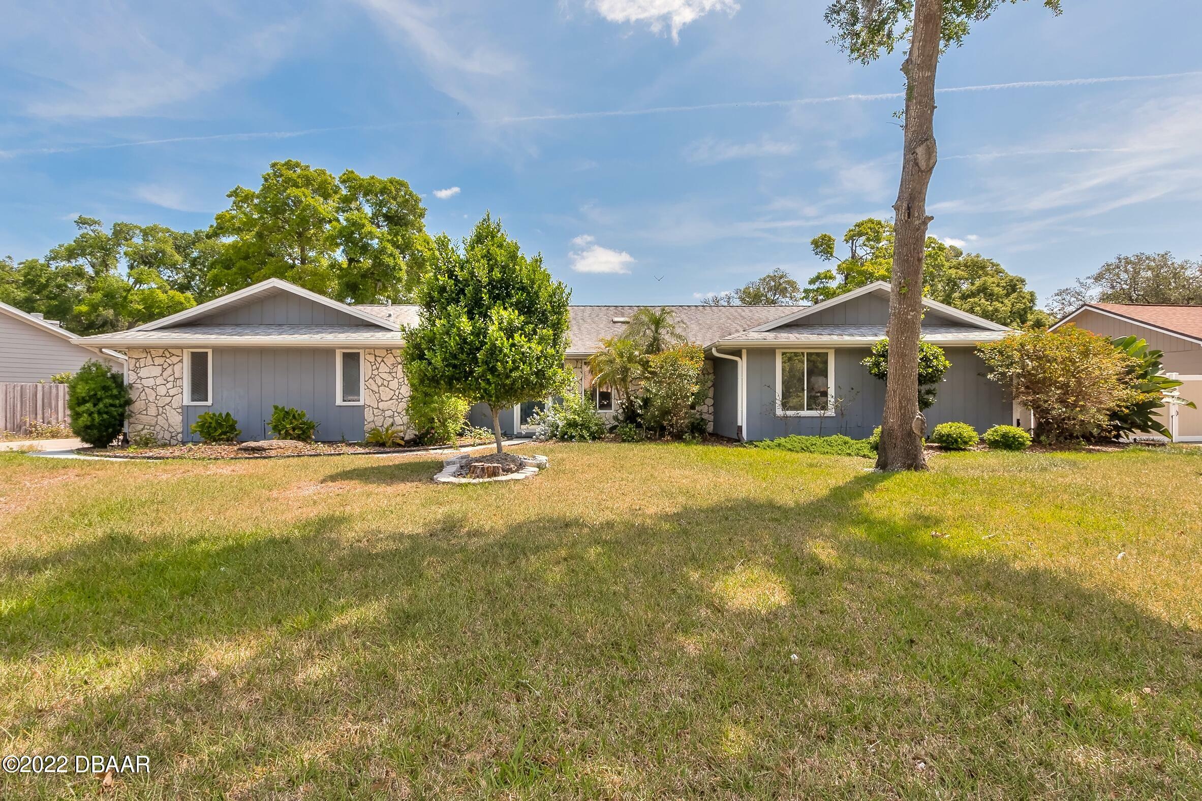 Property Photo:  1111 Wandering Oaks Drive  FL 32174 