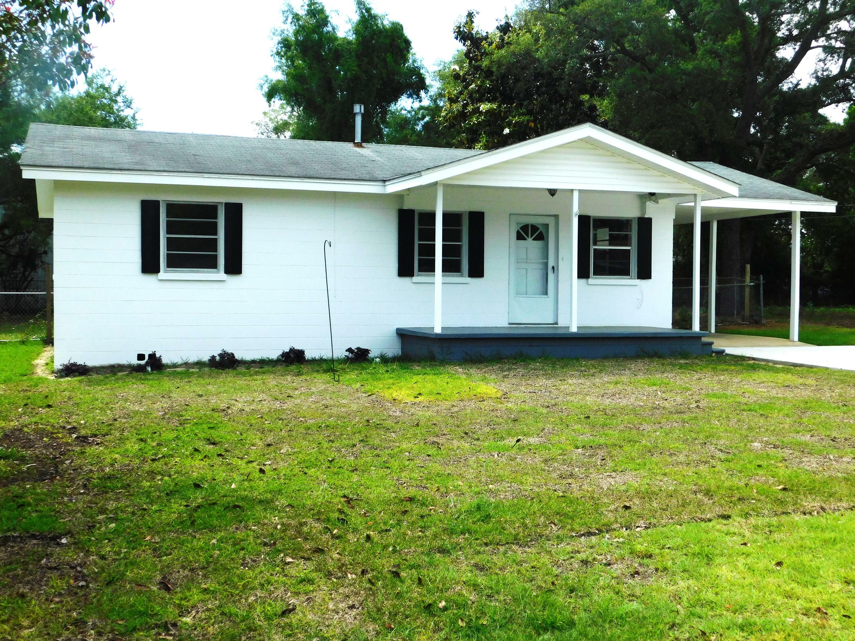 Property Photo:  104 Michael Avenue  FL 32547 