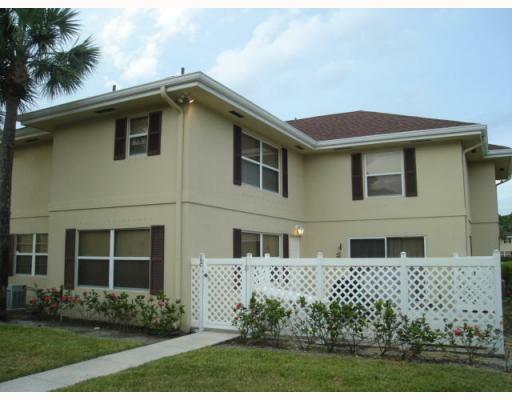 Property Photo:  15 Amherst Court C  FL 33411 