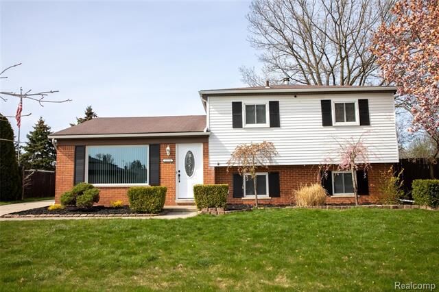 Property Photo:  22176 Collette Street  MI 48183 