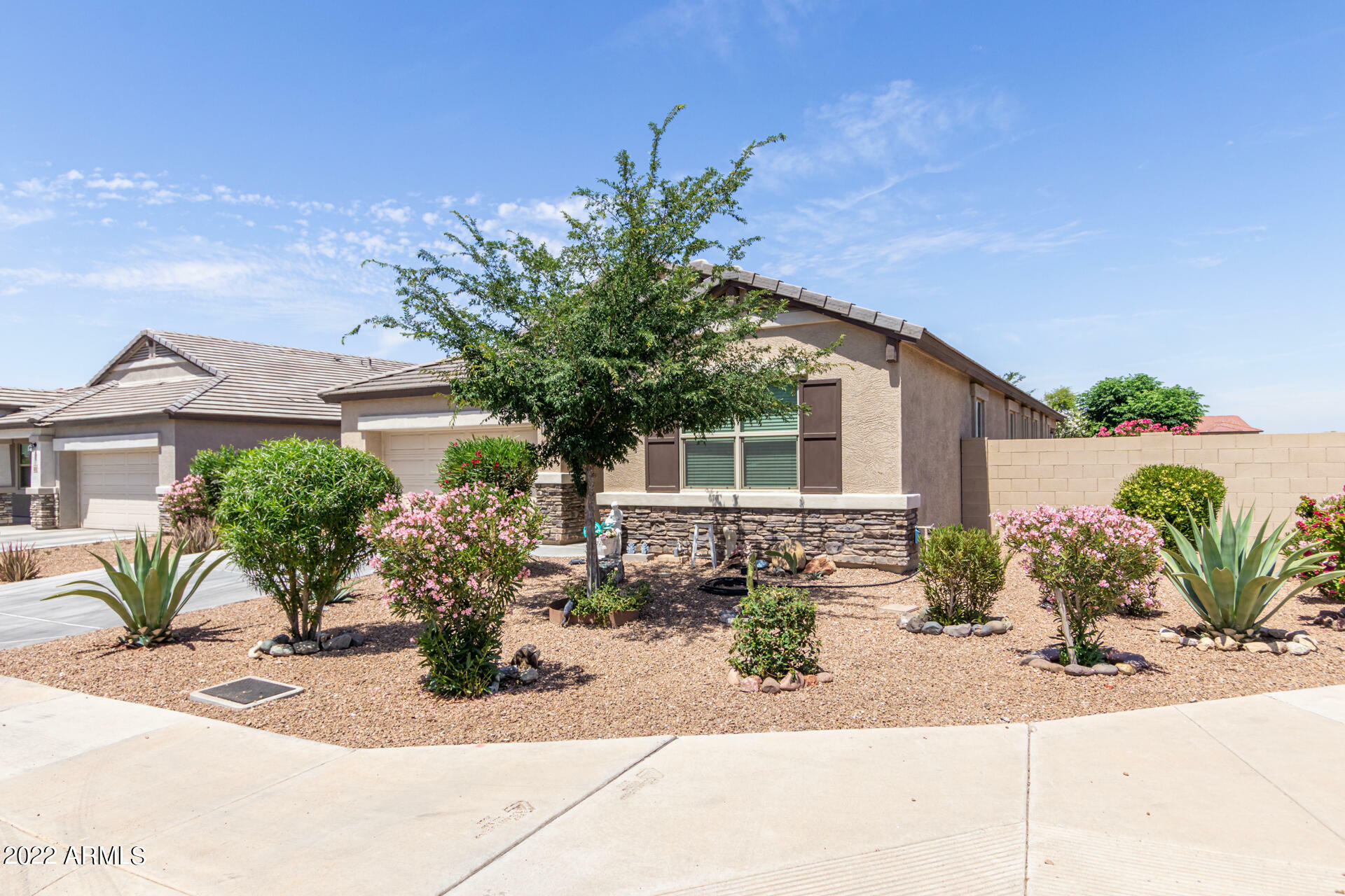 Property Photo: 2824 W Huntington Drive AZ 85041