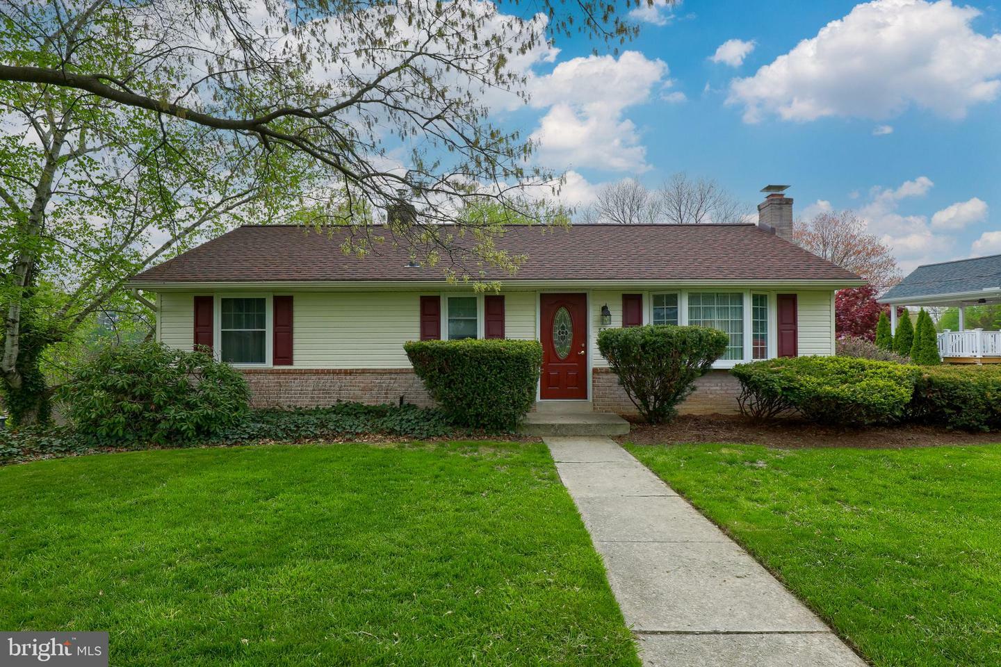 Property Photo:  830 Imperial Drive  PA 17601 