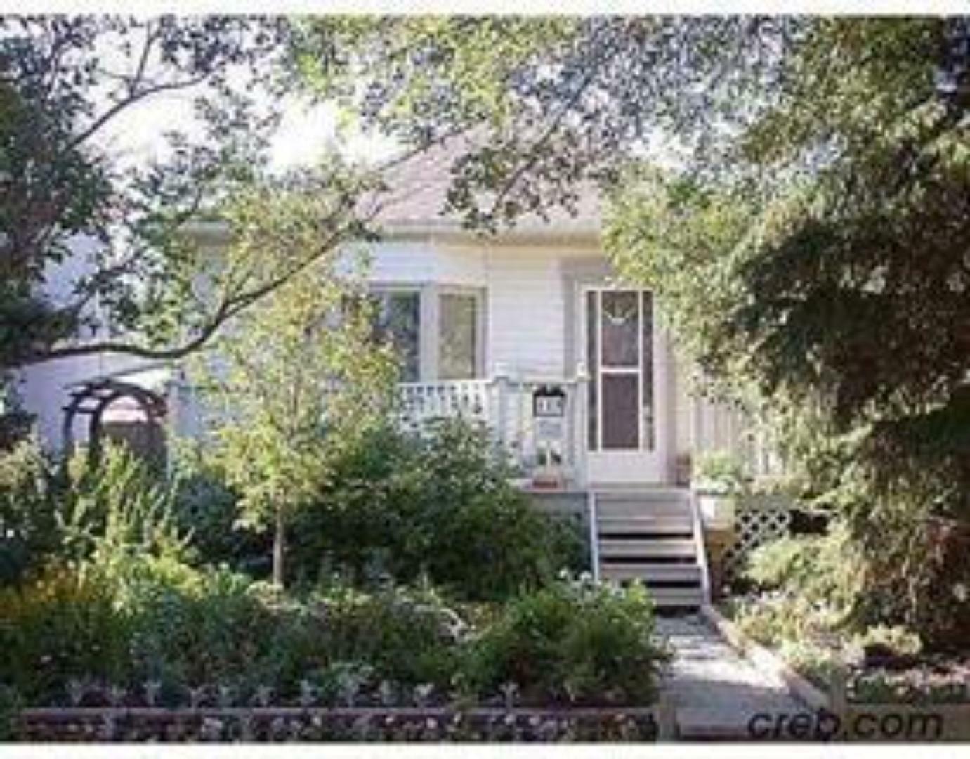 Property Photo: 115 25 Avenue NW AB T2M 2A4
