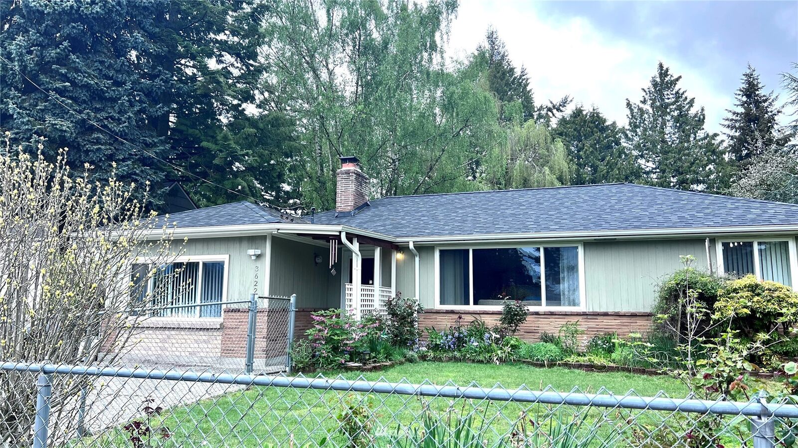 Property Photo: 3622 SW 106th Street WA 98146