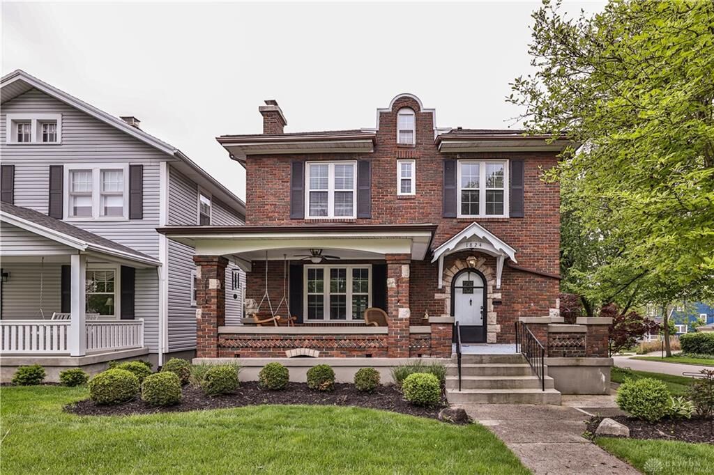 Property Photo: 1824 Far Hills Avenue OH 45419