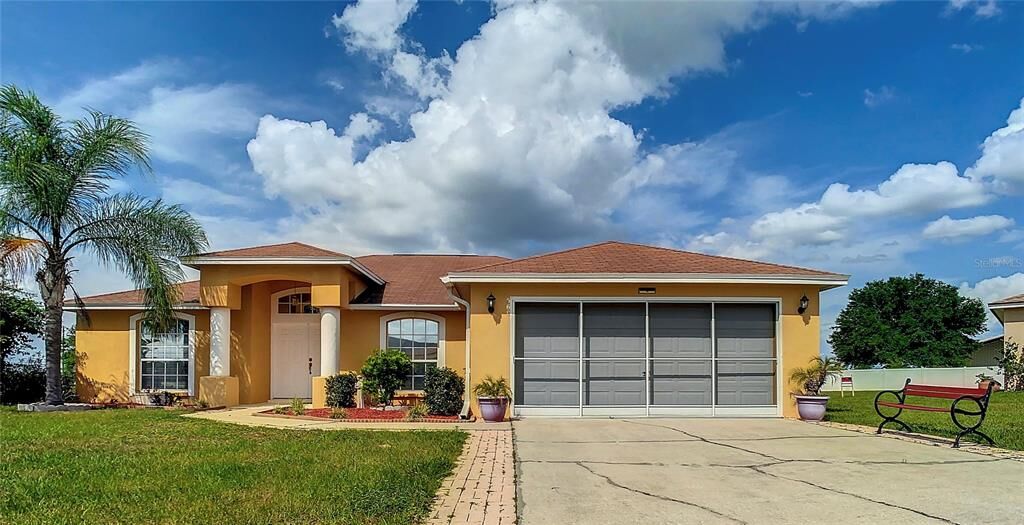 Property Photo: 569 Drayton Road FL 33884