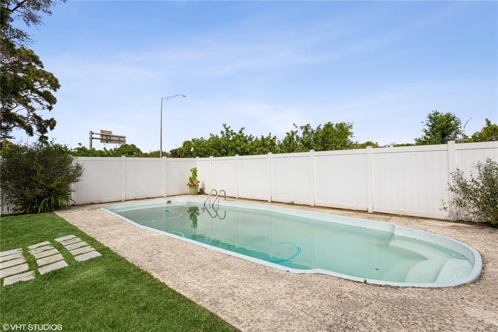 Property Photo: 2321 42nd Avenue N FL 33714