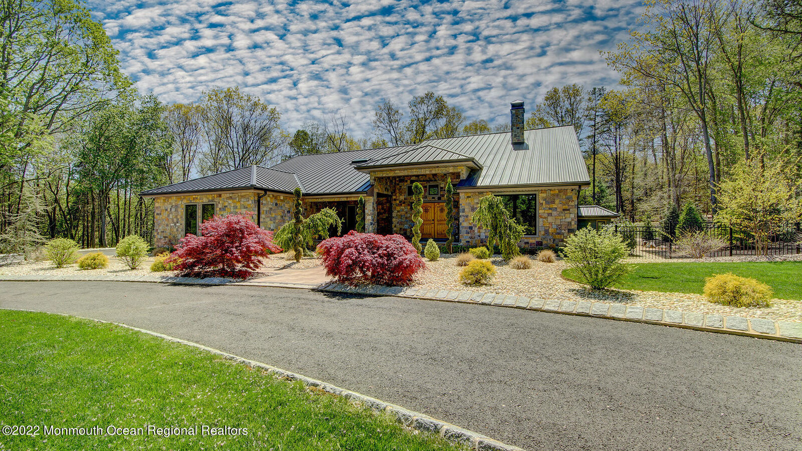 Property Photo:  7 White Birch Drive  NJ 08510 