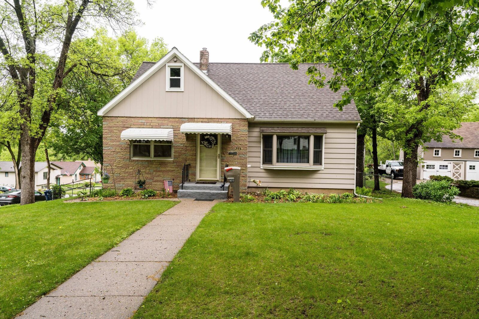 Property Photo:  905 N Vine Street  MN 56537 