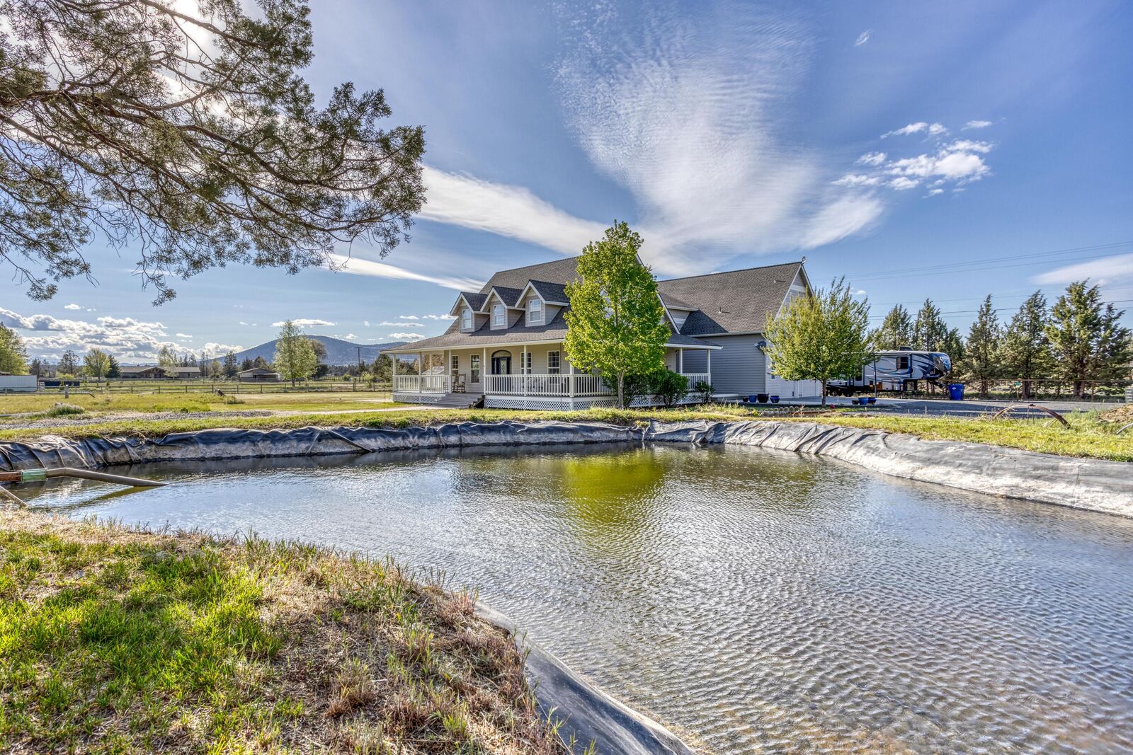 Property Photo: 6225 SW Zenith Avenue OR 97756