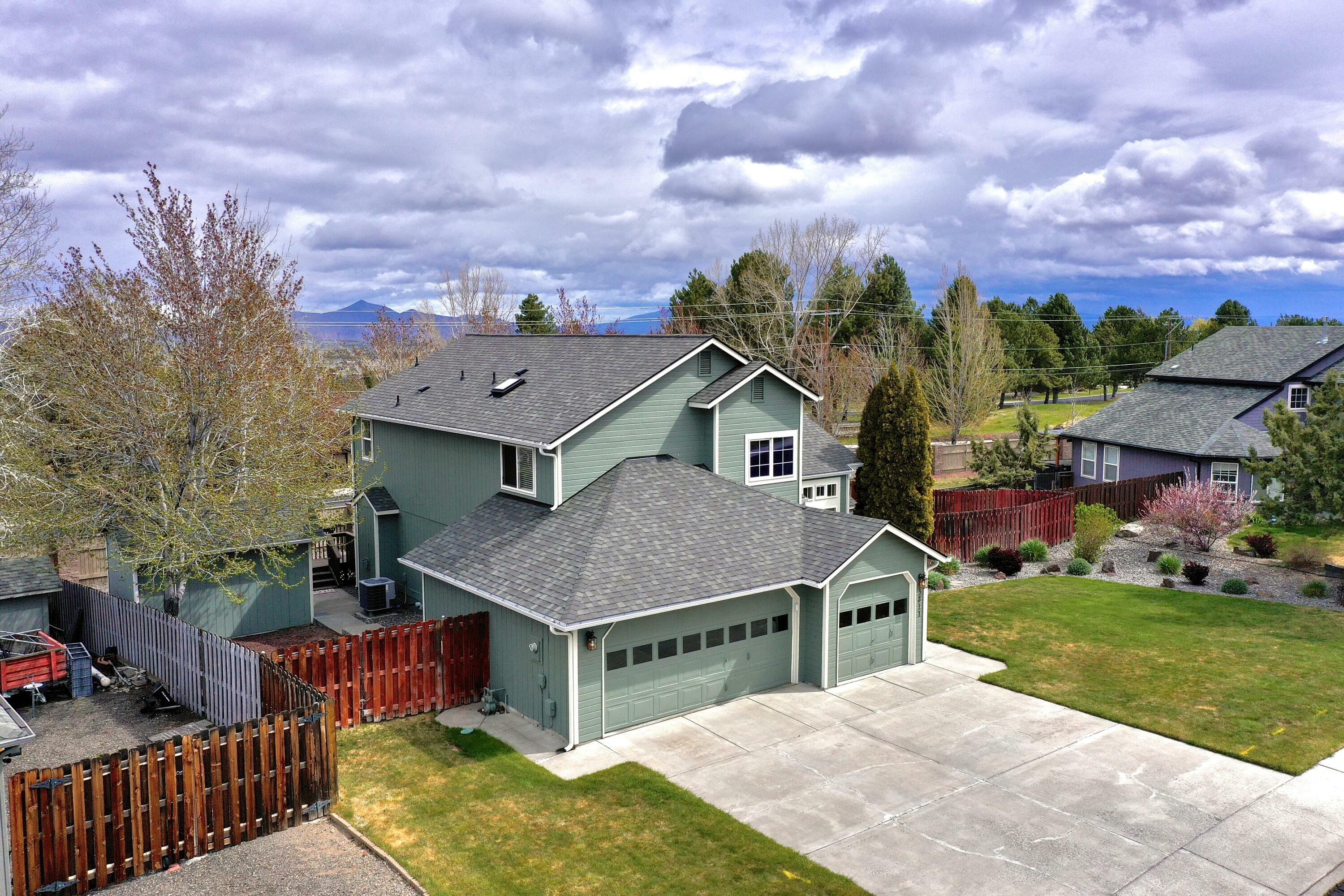 Property Photo:  3811 SW Volcano Avenue  OR 97756 