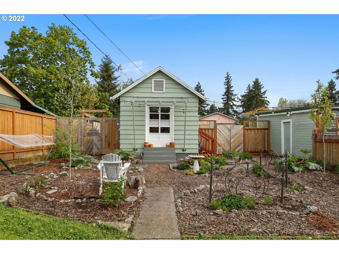 Property Photo:  7607 SE Harney St  OR 97206 