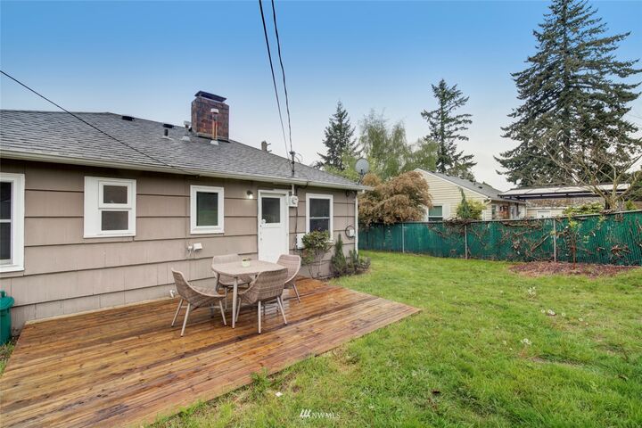 Property Photo:  10107 33rd Avenue SW  WA 98146 