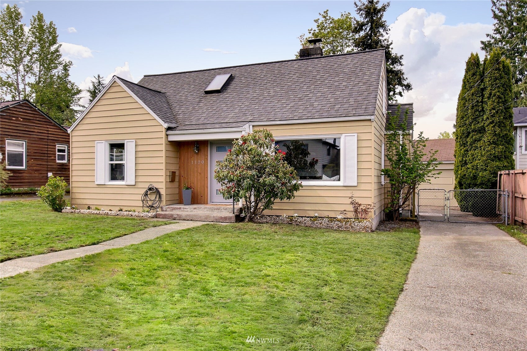 Property Photo: 11201 Lake Ridge Drive S WA 98178