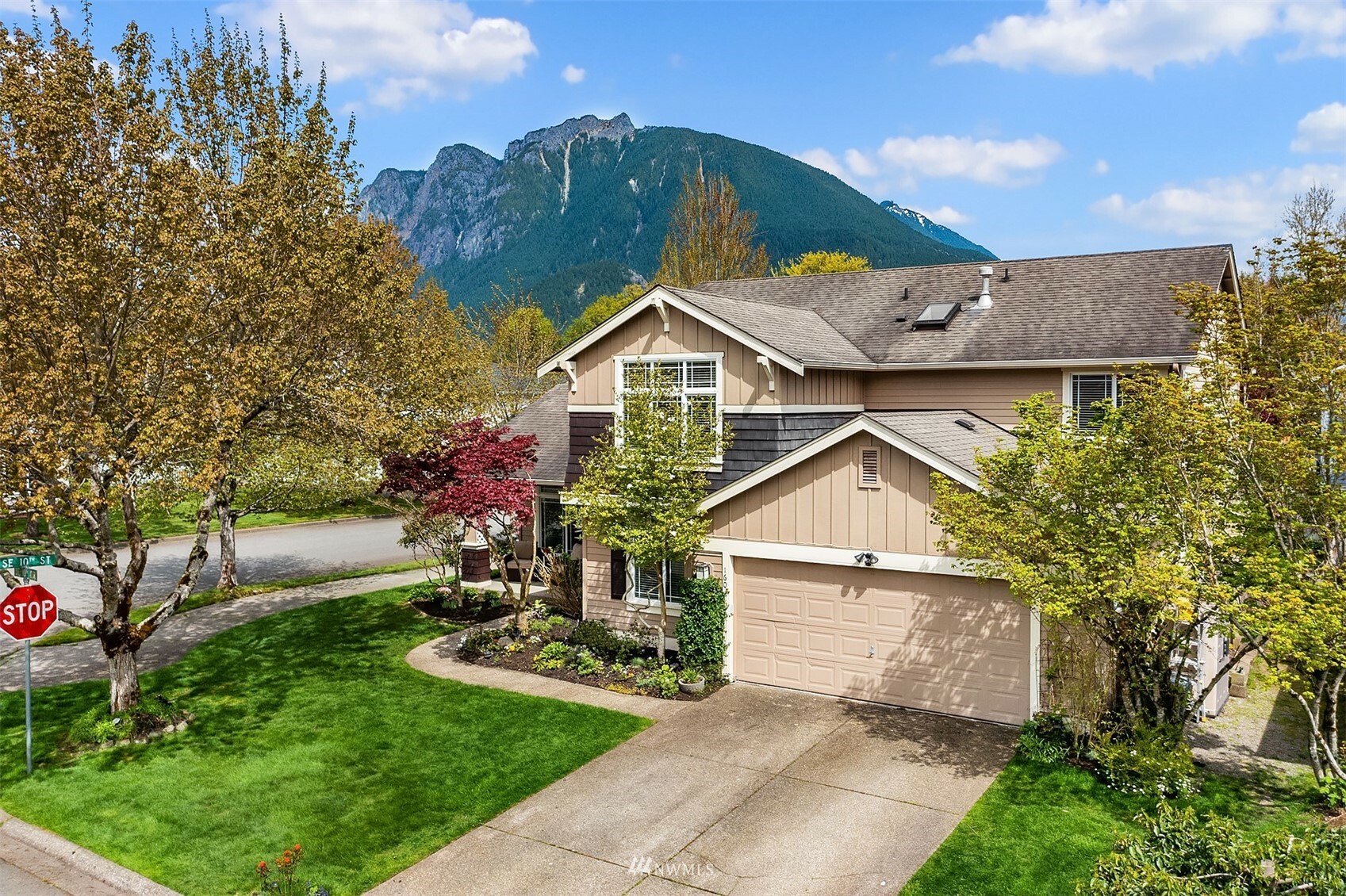 Property Photo:  160 SE 10th Circle  WA 98045 