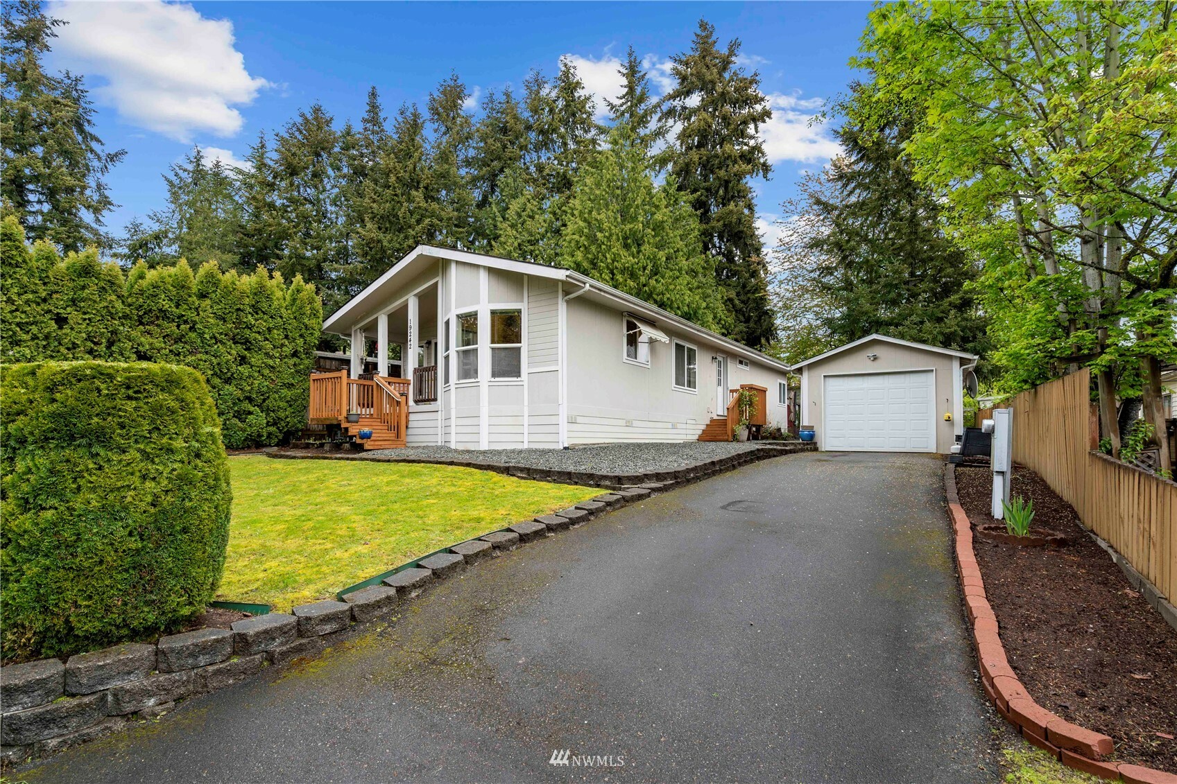 Property Photo: 19242 127th Avenue NE WA 98011