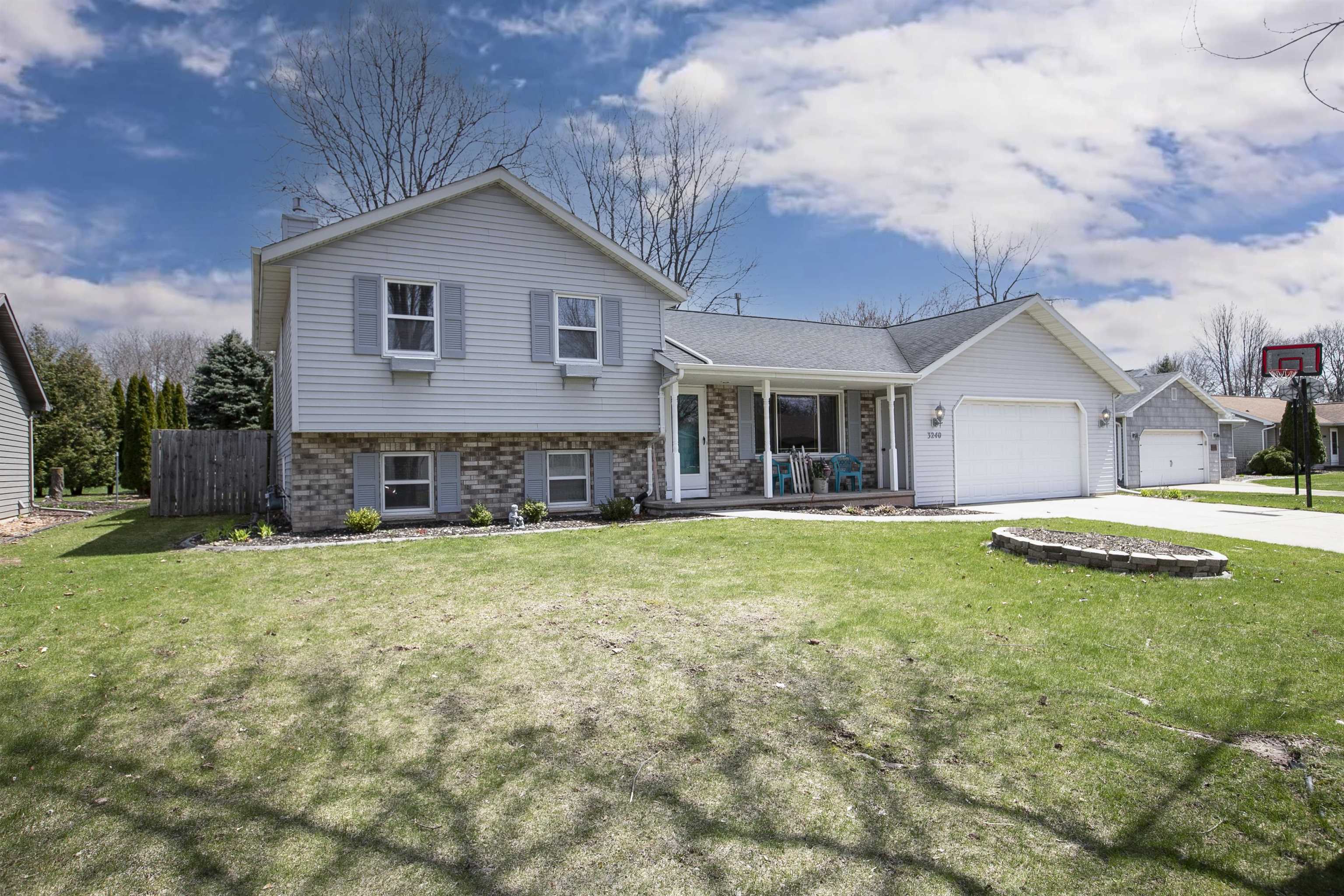 Property Photo:  3240 S Blue Spruce Lane  WI 54915 