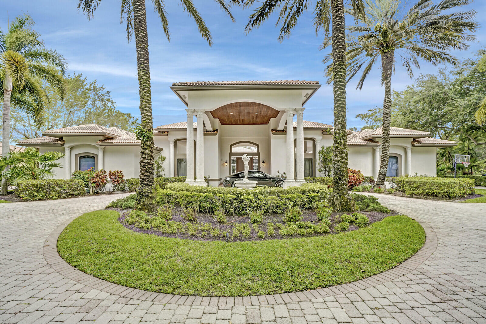 Property Photo:  7619 Saratoga Lane  FL 33067 