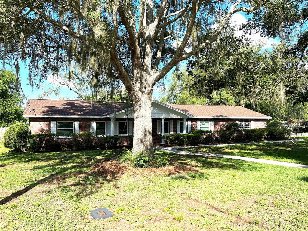 Property Photo:  601 W Sylvan Drive  FL 33510 