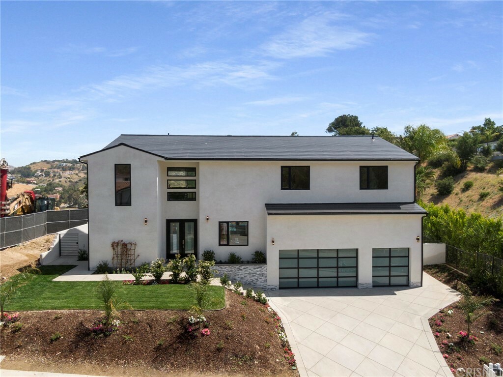 Property Photo: 6 Hitching Post Lane CA 91307