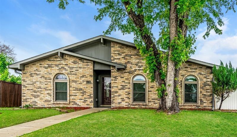 Property Photo: 8813 Willowbrook Drive TX 75088