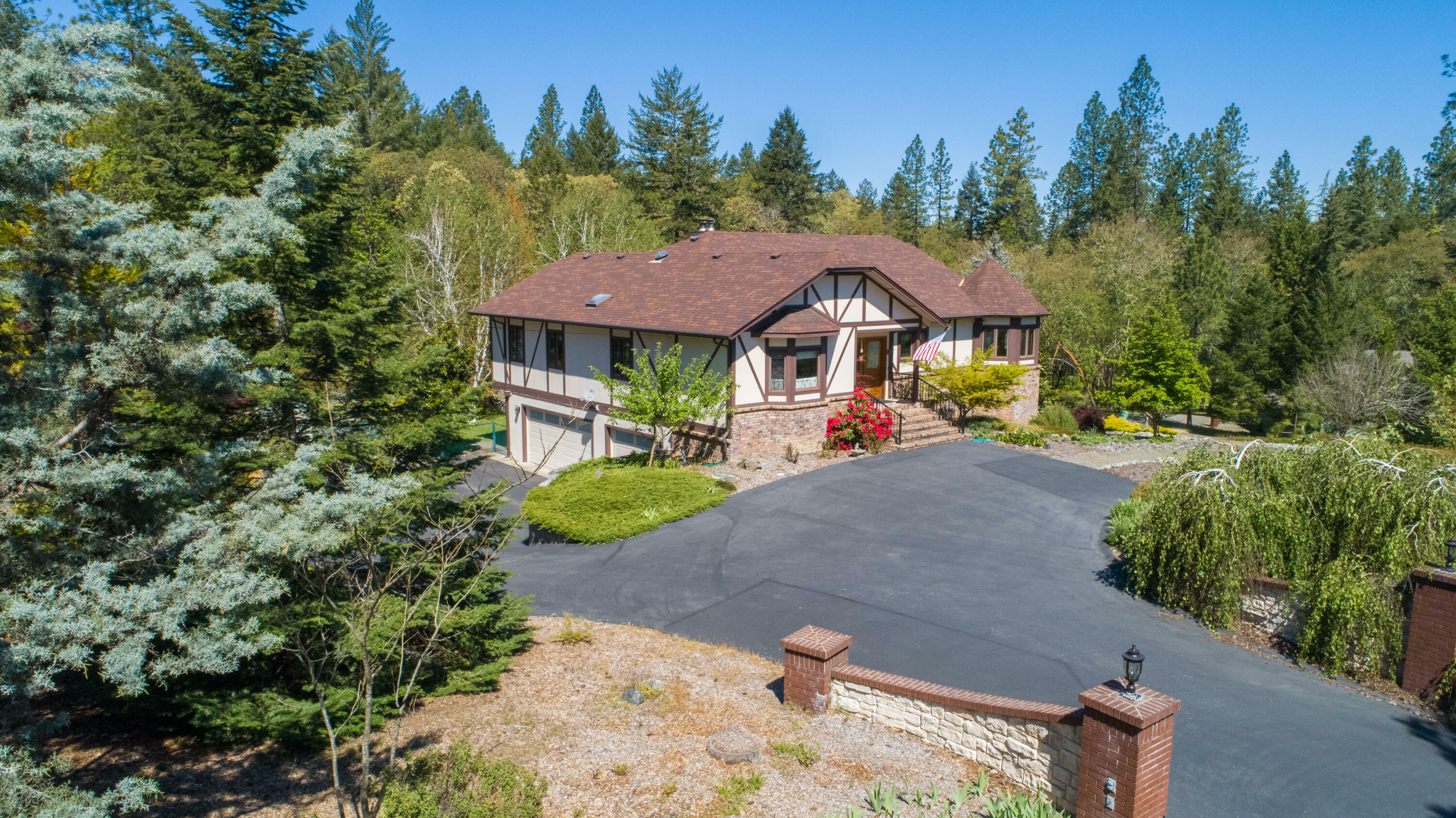 Property Photo: 250 Shadow Mountain Way OR 97527