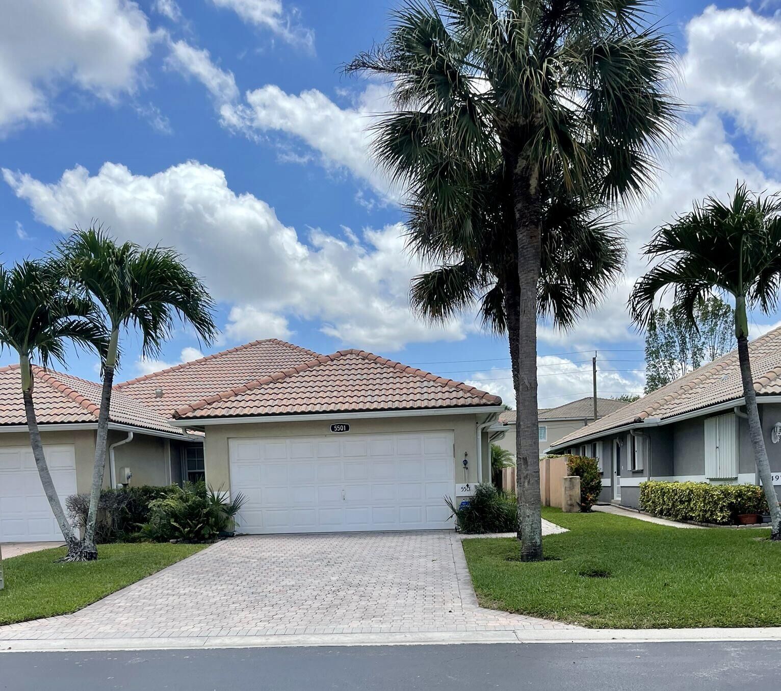 Property Photo: 5501 Grande Palm Circle FL 33484