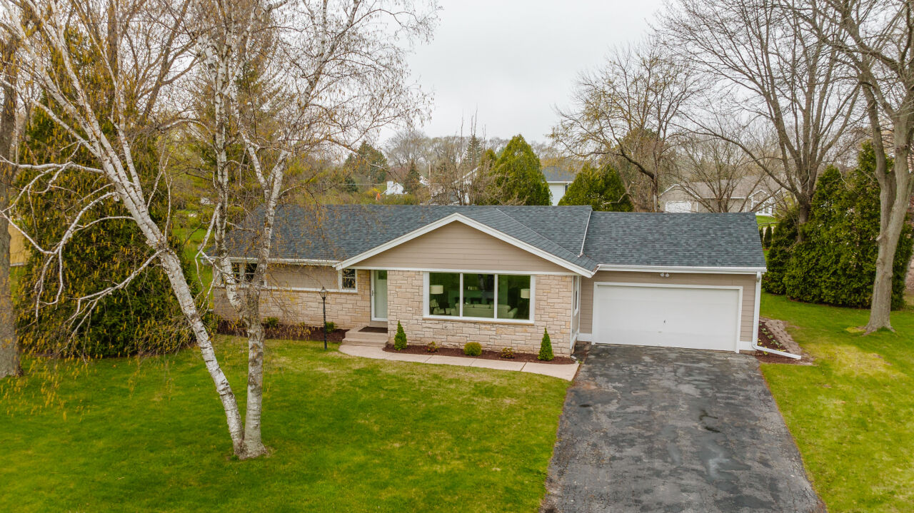 Property Photo:  9229 N Ironwood Ln  WI 53217 