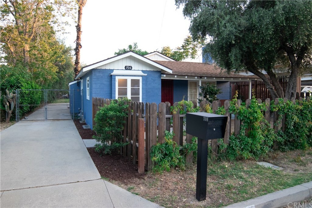 Property Photo:  706 W Nicolet Street  CA 92220 