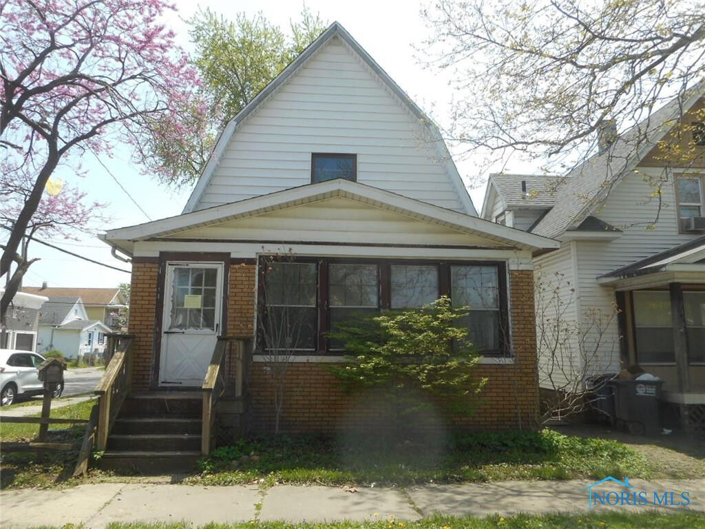 Property Photo: 1422 Mott Avenue OH 43605