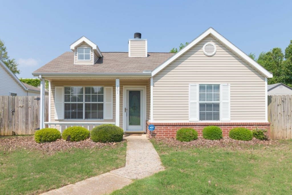 Property Photo:  201 SE 16th Street  AR 72712 