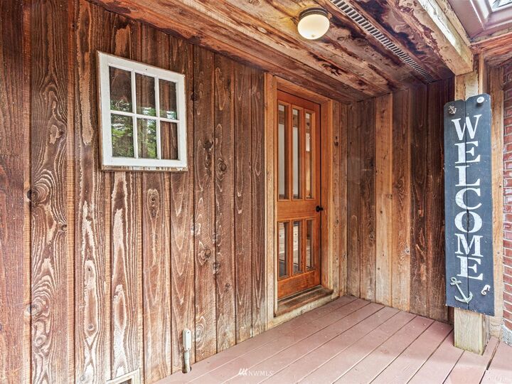 Property Photo:  18515  Lakewood Road  WA 98292 