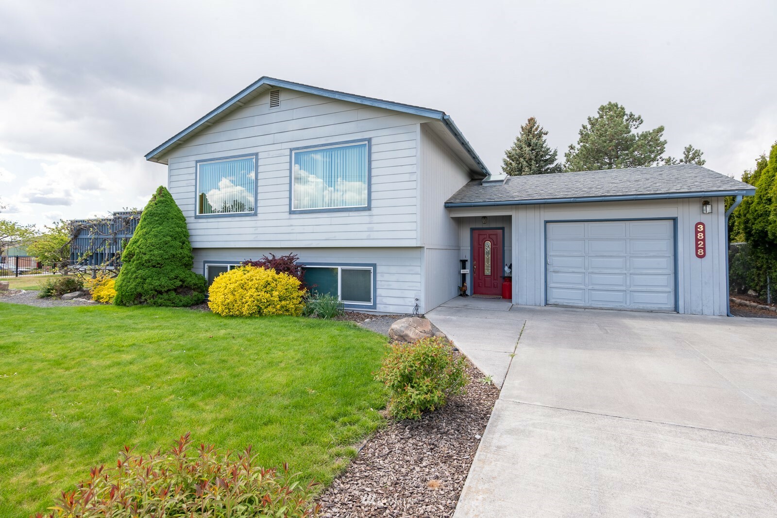 Property Photo:  3828 W Peninsula Drive  WA 98837 