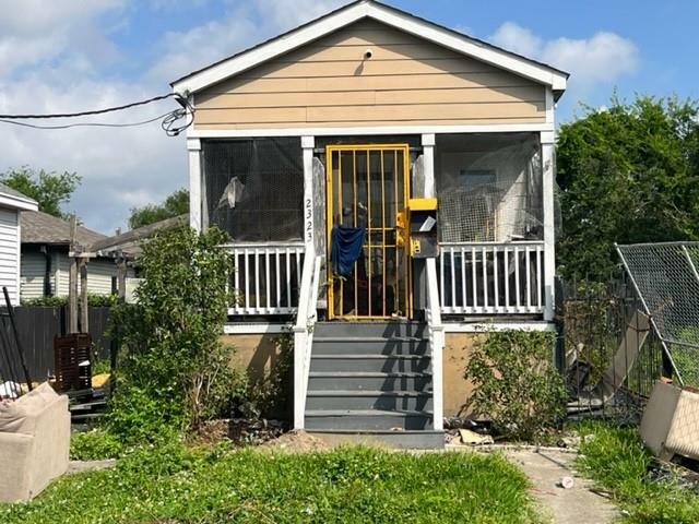 2323 S Derbigny Street  New Orleans LA 70125 photo