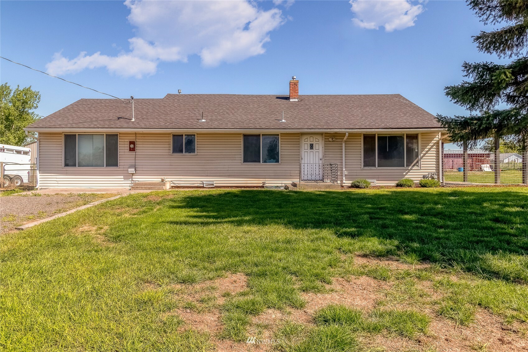Property Photo: 898 Newtown Road WA 99362